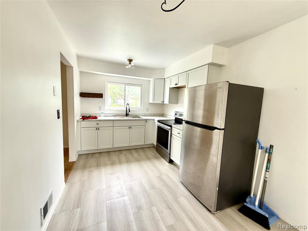 8220 Rivard Avenue, Warren, MI 48089 — Photo 7