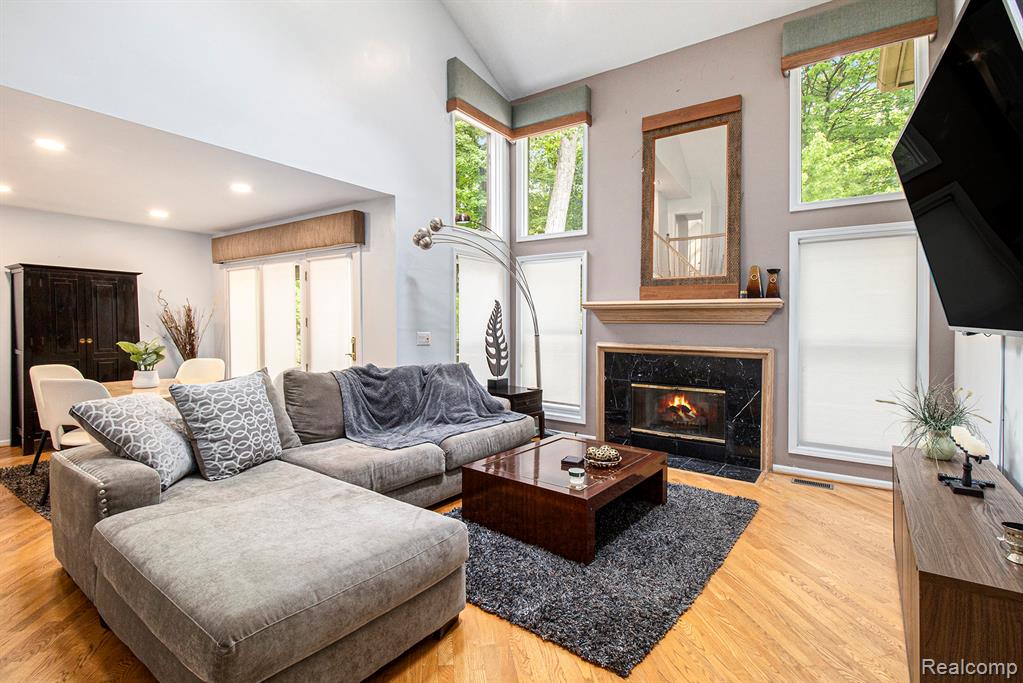 5204 Royal Vale Lane, Dearborn, MI 48126 — Photo 4