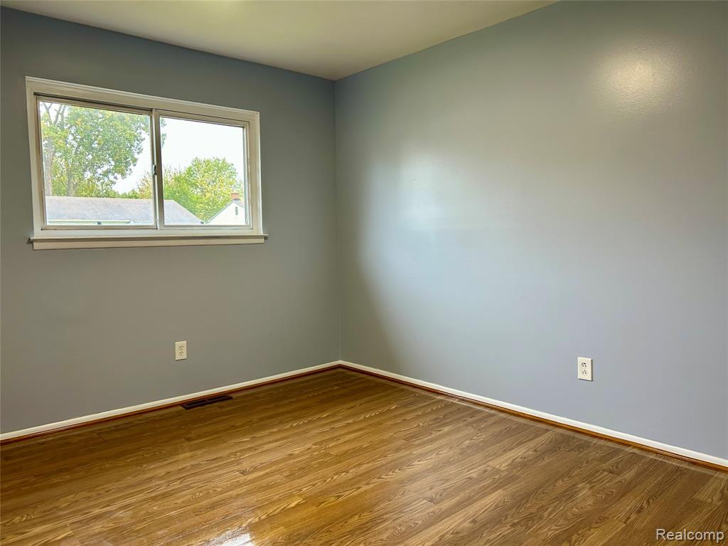 4863 Glenis Street, Dearborn Heights, MI 48125 — Photo 6