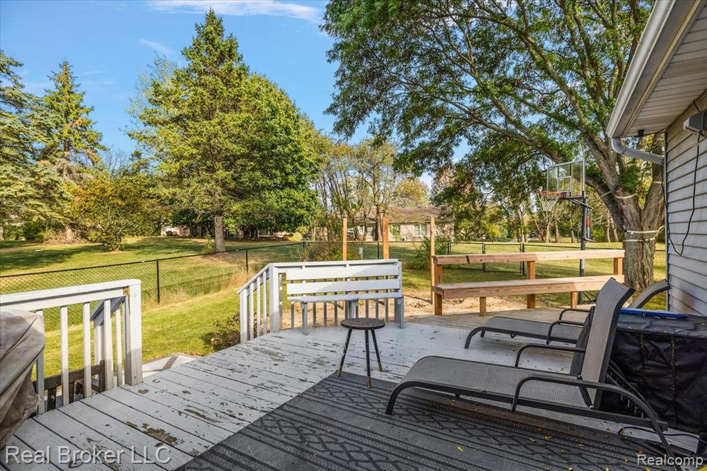 24348 Simmons Drive, Novi, MI — Photo 58
