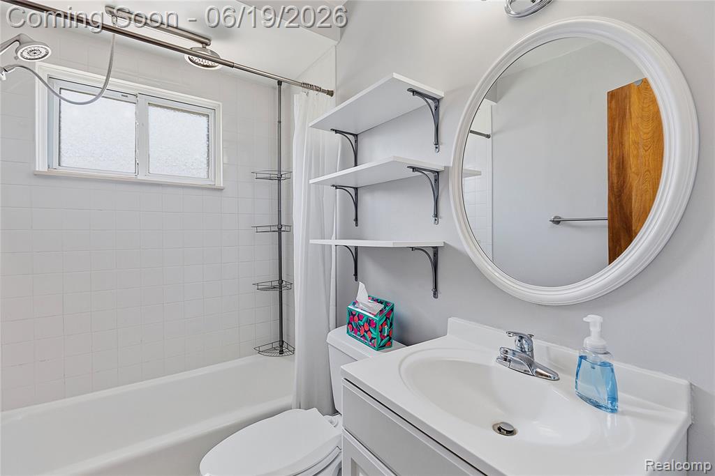 7228 Sterling Street, Center Line, MI 48015 — Photo 16