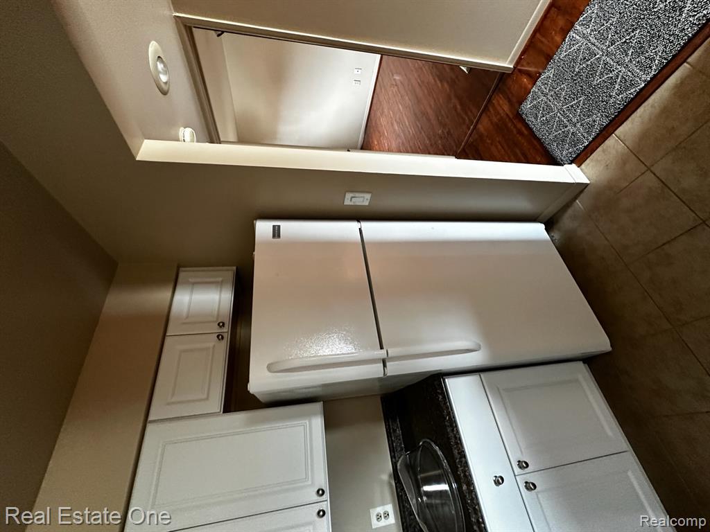 1868 Colonial Village Way, 4, Waterford, MI 48328 — Photo 11