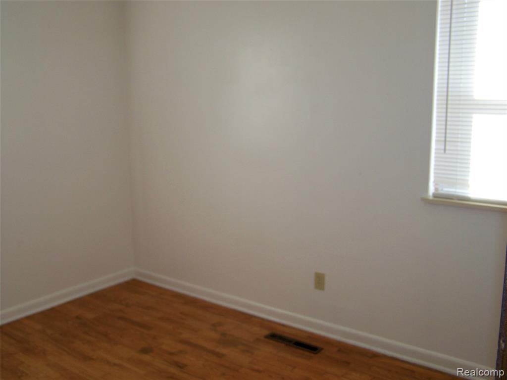 4923 ALPHA Way, Flint, MI 48506 — Photo 11