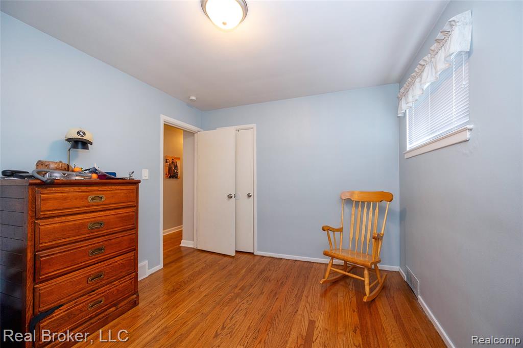 29454 Barton Street, Garden City, MI — Photo 17