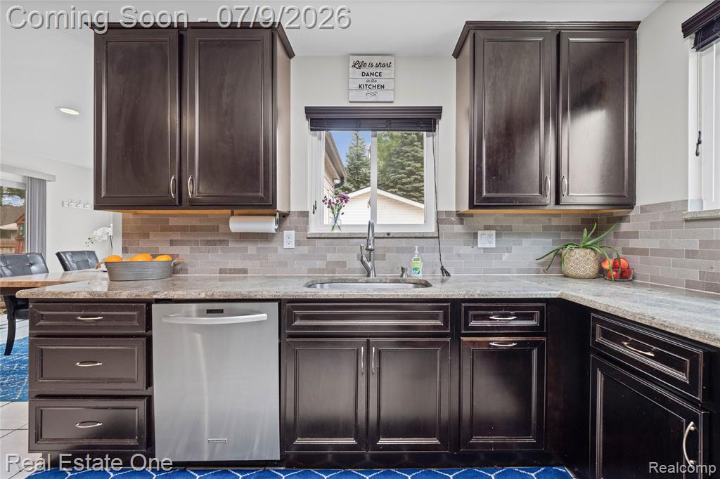 42118 Villanova Drive, Sterling Heights, MI 48313 — Photo 20