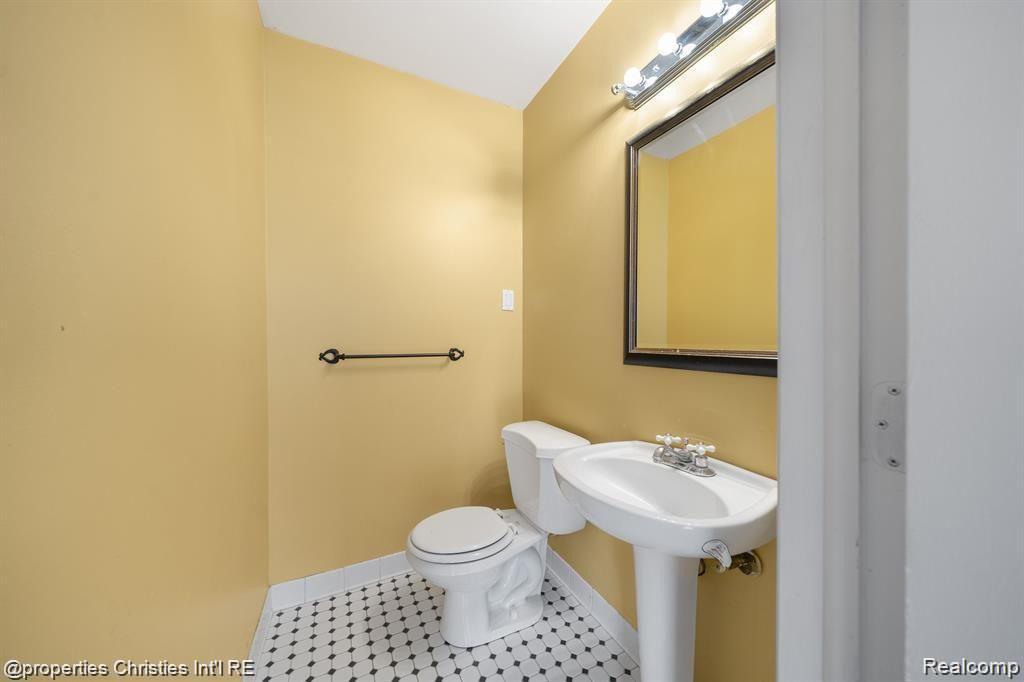 4912 S CLUNBURY Road, West Bloomfield, MI — Photo 22