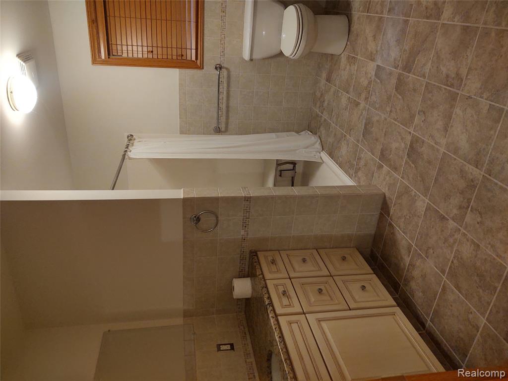 8996 Main Street, Whitmore Lake, MI 48189 — Photo 16