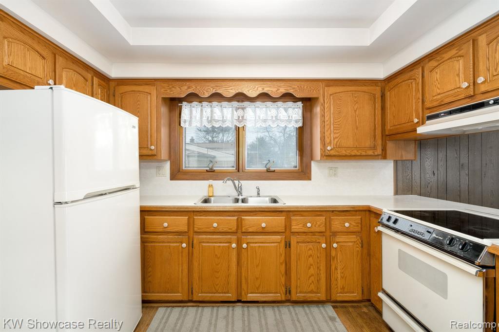 8141 Rene Court, White Lake, MI — Photo 22
