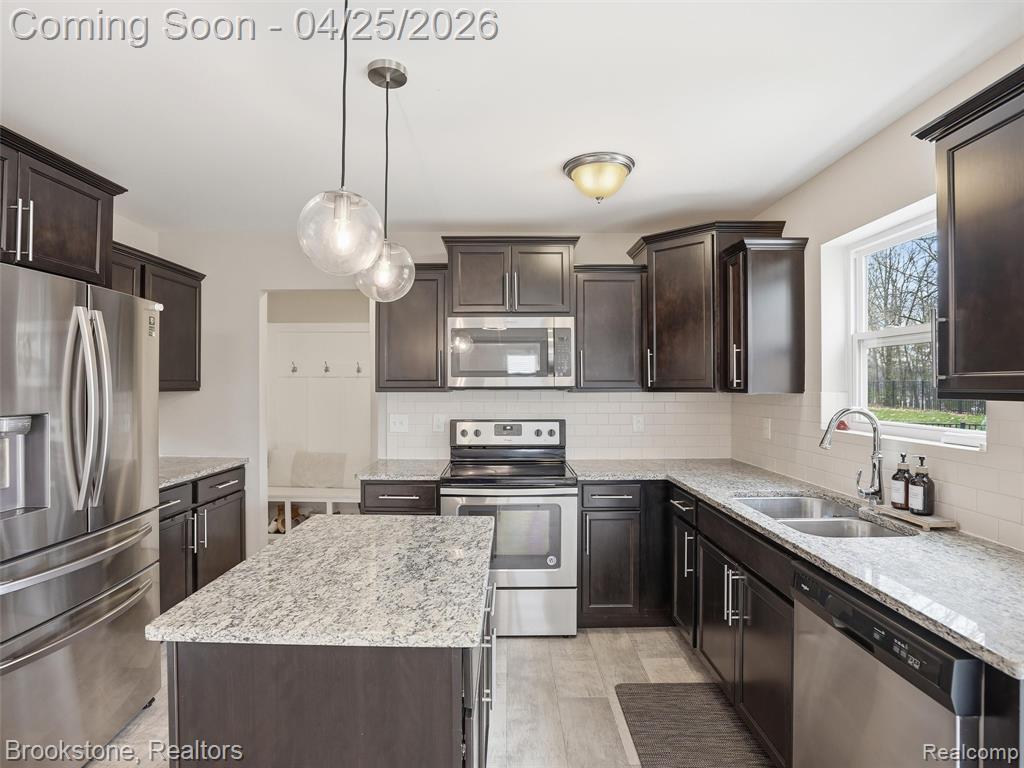 402 Ridgewood Drive, Ortonville, MI 48462 — Photo 16