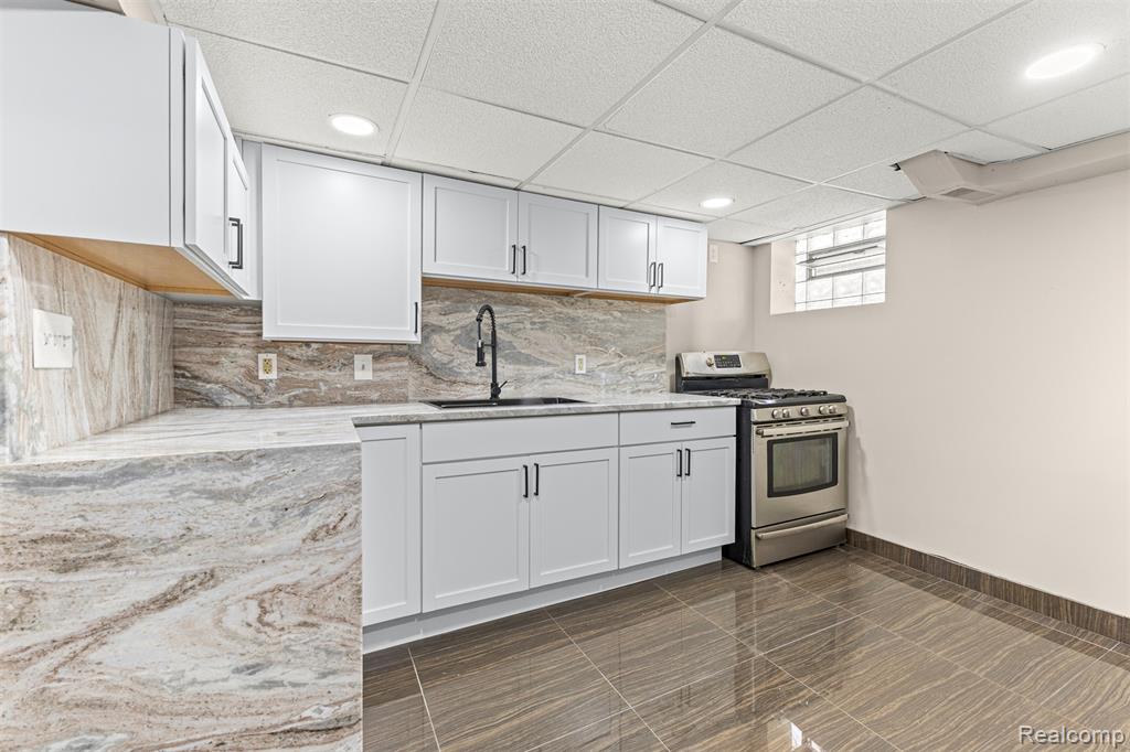 6842 Jonathon Street, Dearborn, MI 48126 — Photo 37