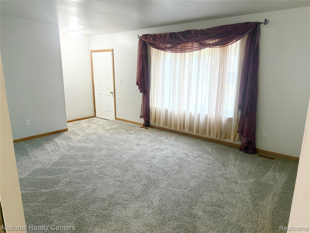 6790 Emily Court, Westland, MI — Photo 8