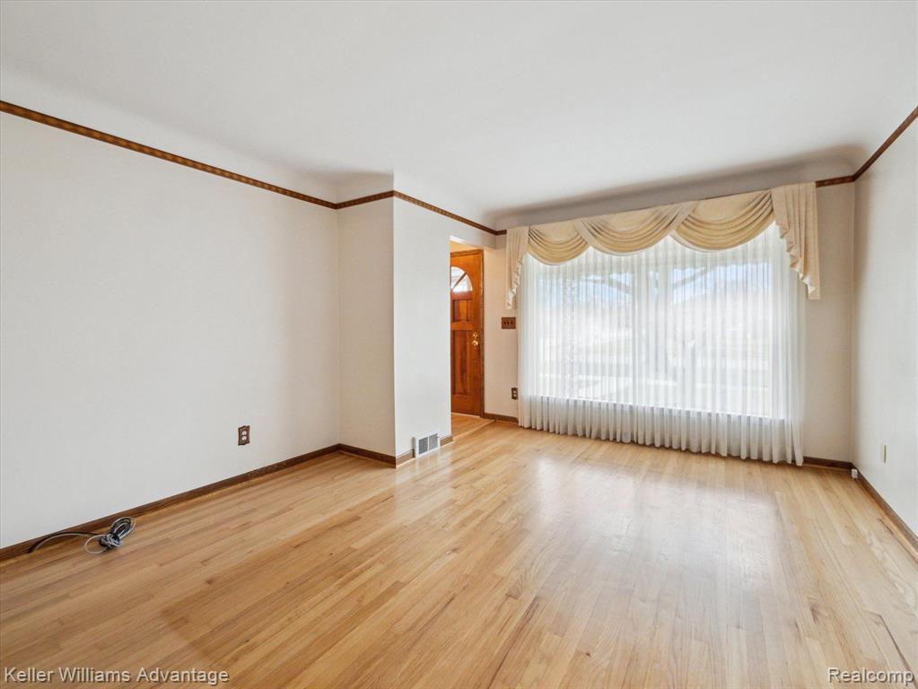 4217 MCKINLEY Street, Dearborn Heights, MI 48125 — Photo 6
