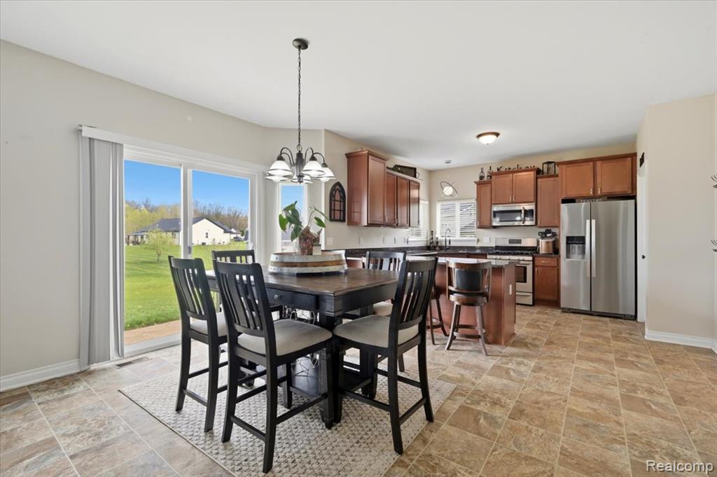 8131 Peninsula Circle, Grand Blanc, MI 48439 — Photo 11