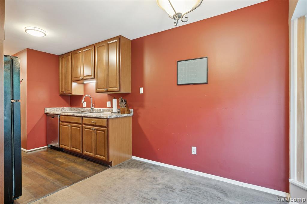 22040 EDGEWATER, Novi, MI — Photo 21