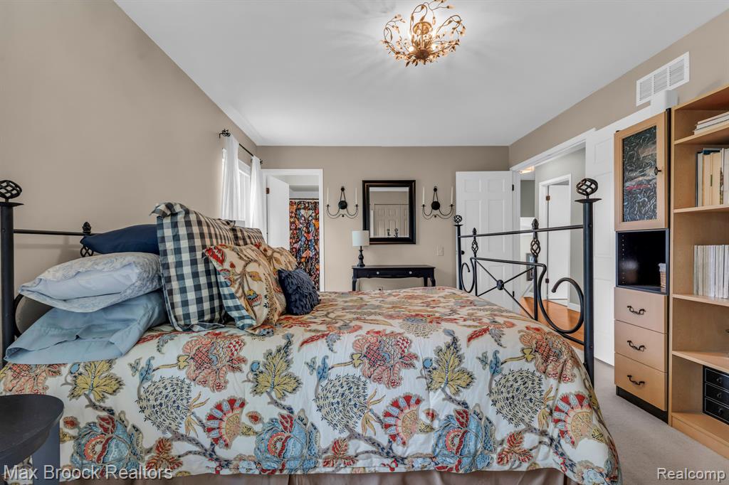 591 S Spinningwheel Lane, Bloomfield Hills, MI 48304 — Photo 17