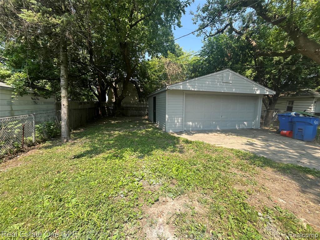 8679 CHALMERS Avenue, Warren, MI 48089 — Photo 4