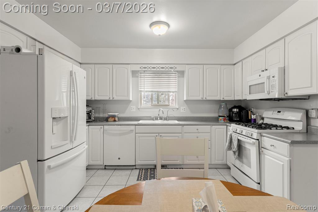 42195 Briarcliff Court, Canton, MI 48187 — Photo 10