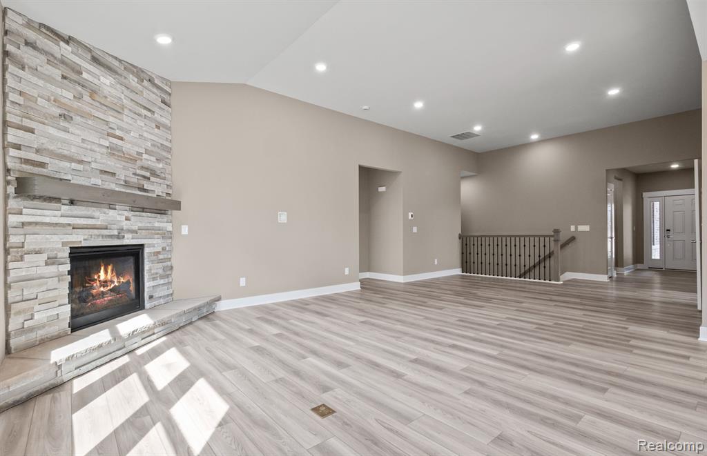 748 W SPANIEL Drive, Ann Arbor, MI 48108 — Photo 7