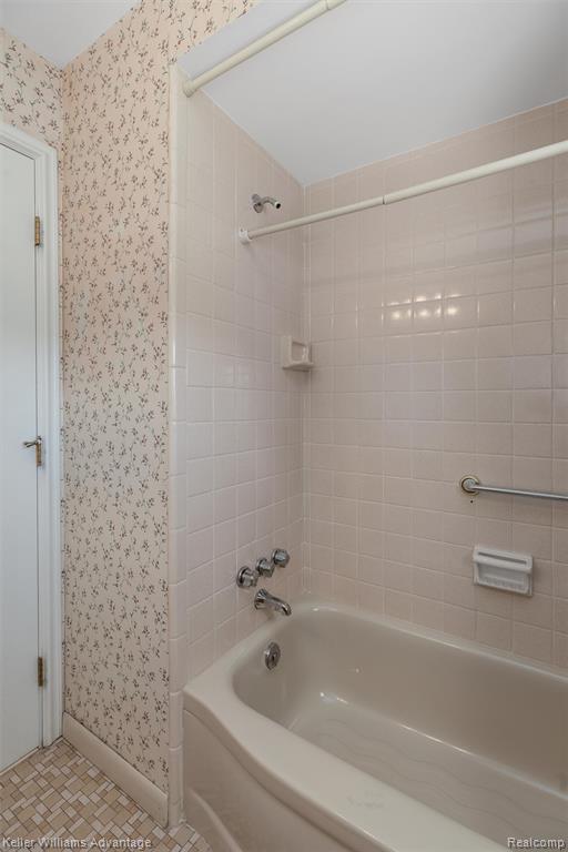 4652 Parker Street, Dearborn Heights, MI 48125 — Photo 17