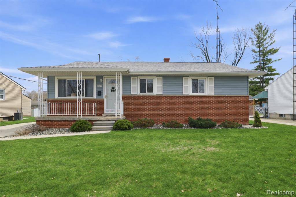 5221 Worchester Drive, Swartz Creek, MI 48473 — front exterior