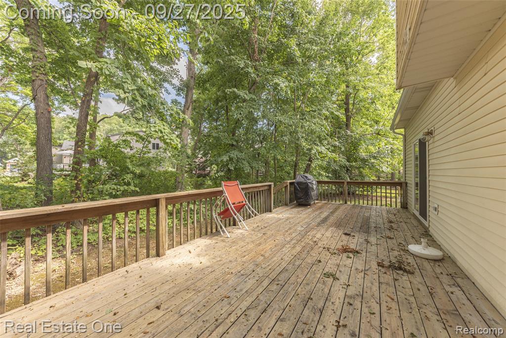 704 Grand Court, South Lyon, MI 48178 — Photo 28