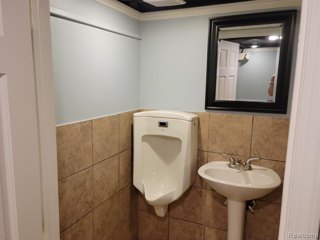 909 N MAIN Street, Royal Oak, MI 48067 — Photo 22