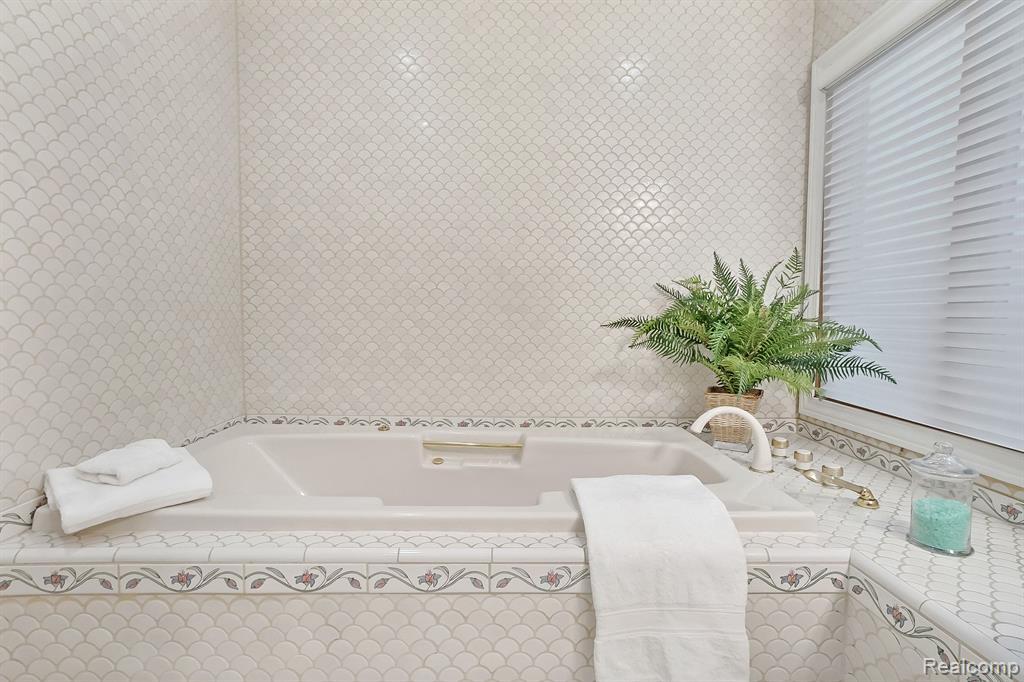 72 Vaughan Ridge Road, Bloomfield Hills, MI 48304 — Photo 38