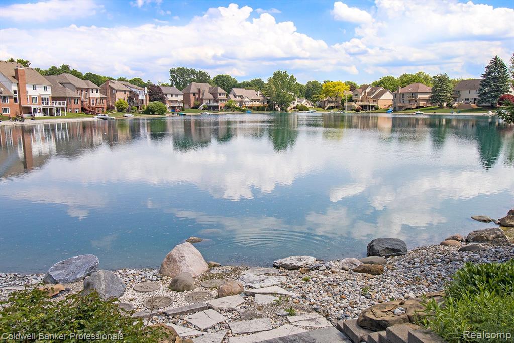 49148 Driftwood Dr, Shelby Twp, MI 48317 — Photo 24