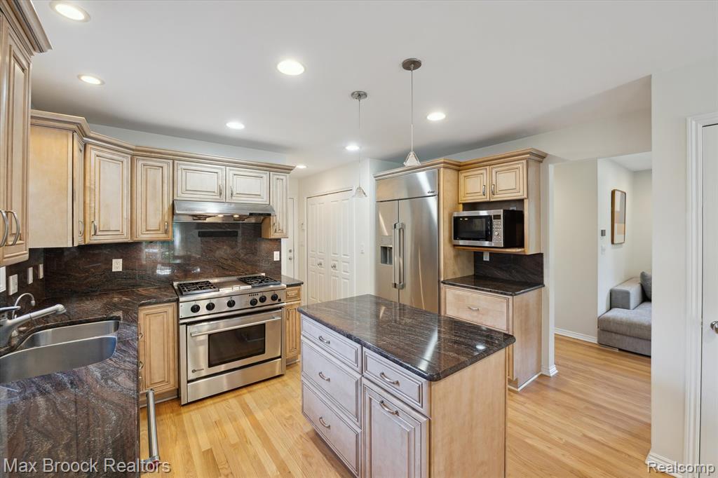 5745 Eastman Boulevard, West Bloomfield, MI 48323 — Photo 22