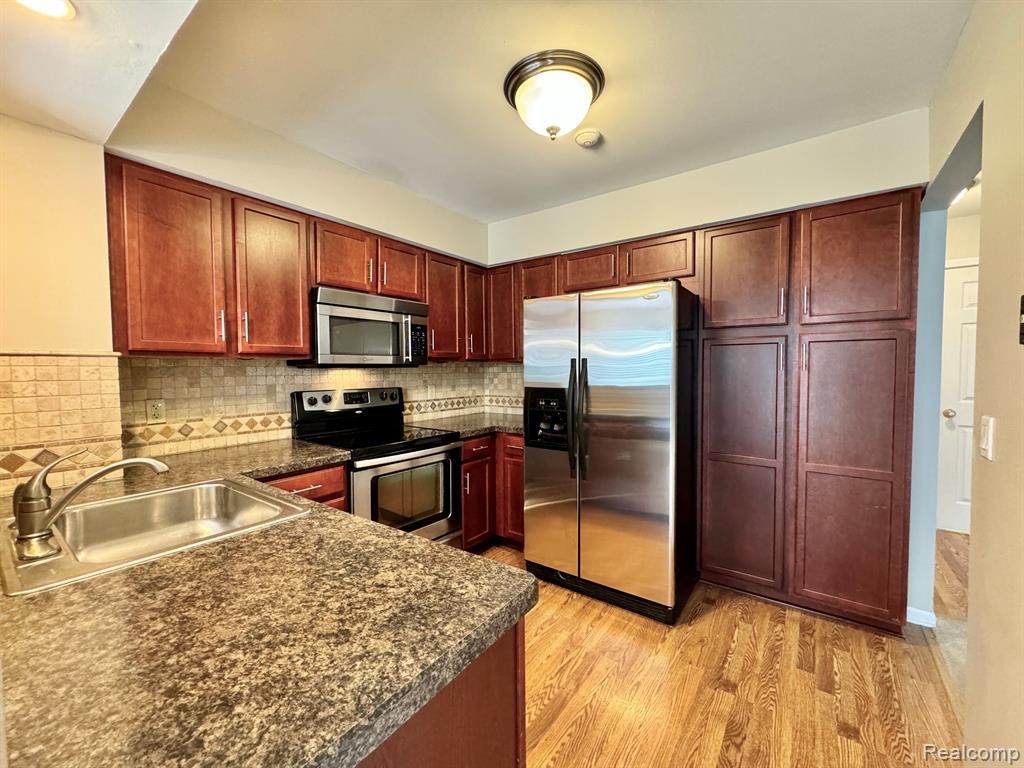 4399 HUNTERS Circle E, Canton, MI 48188 — Photo 7