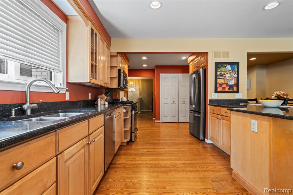 10065 Hart Avenue, Huntington Woods, MI — Photo 10