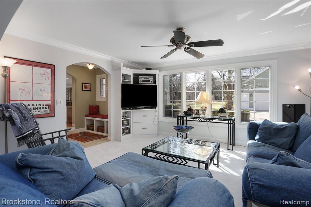 7585 LILAC Court, West Bloomfield, MI 48324 — Photo 18