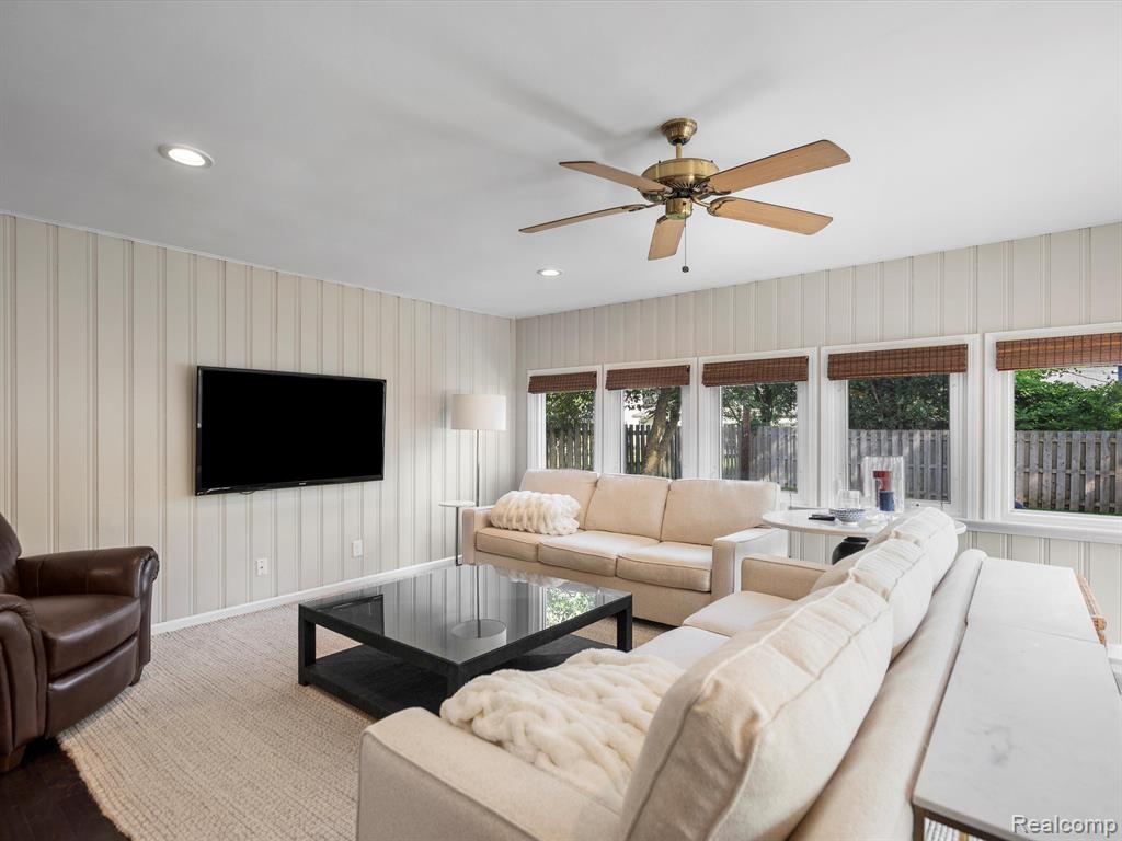 4420 SAMOSET Road, Royal Oak, MI 48073 — Photo 17