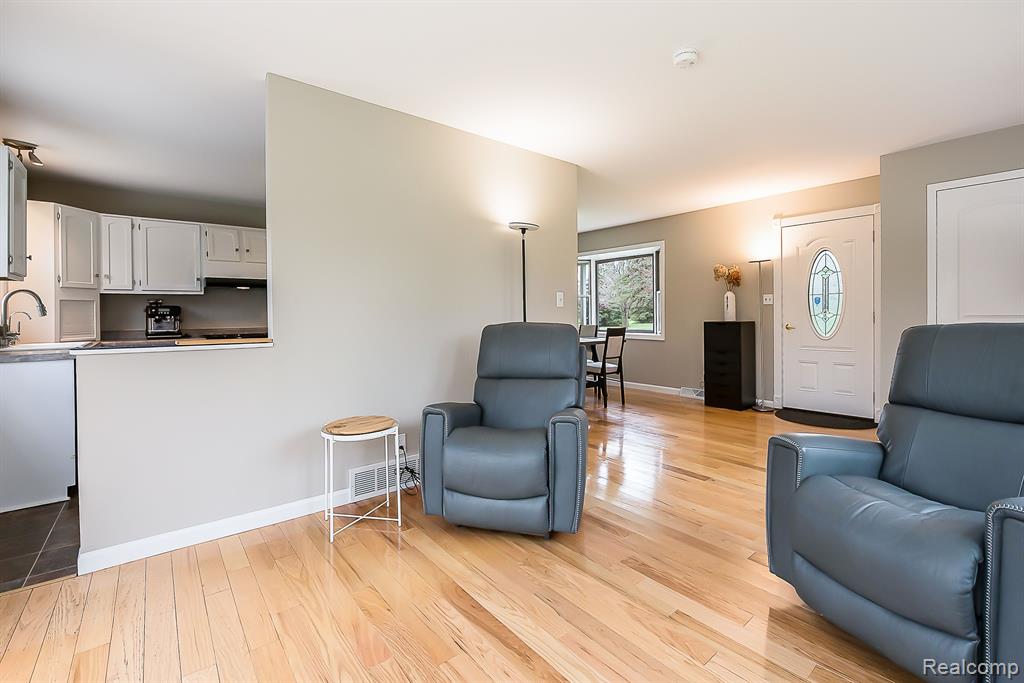 3672 W NORTH TERRITORIAL Road, Whitmore Lake, MI 48189 — Photo 14