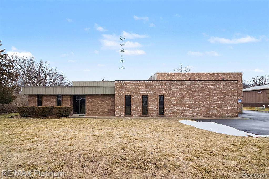 1200 HOLDEN AVENUE, Milford, MI, 48381