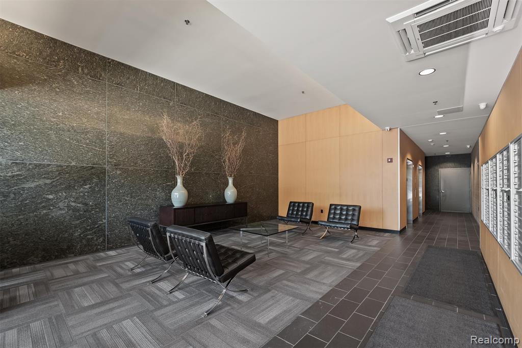 432 S Washington Avenue, 1605, Royal Oak, MI 48067 — Photo 4