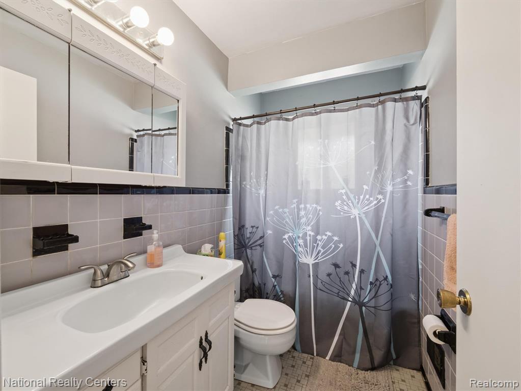 9871 Denne Street, Livonia, MI 48150 — Photo 11