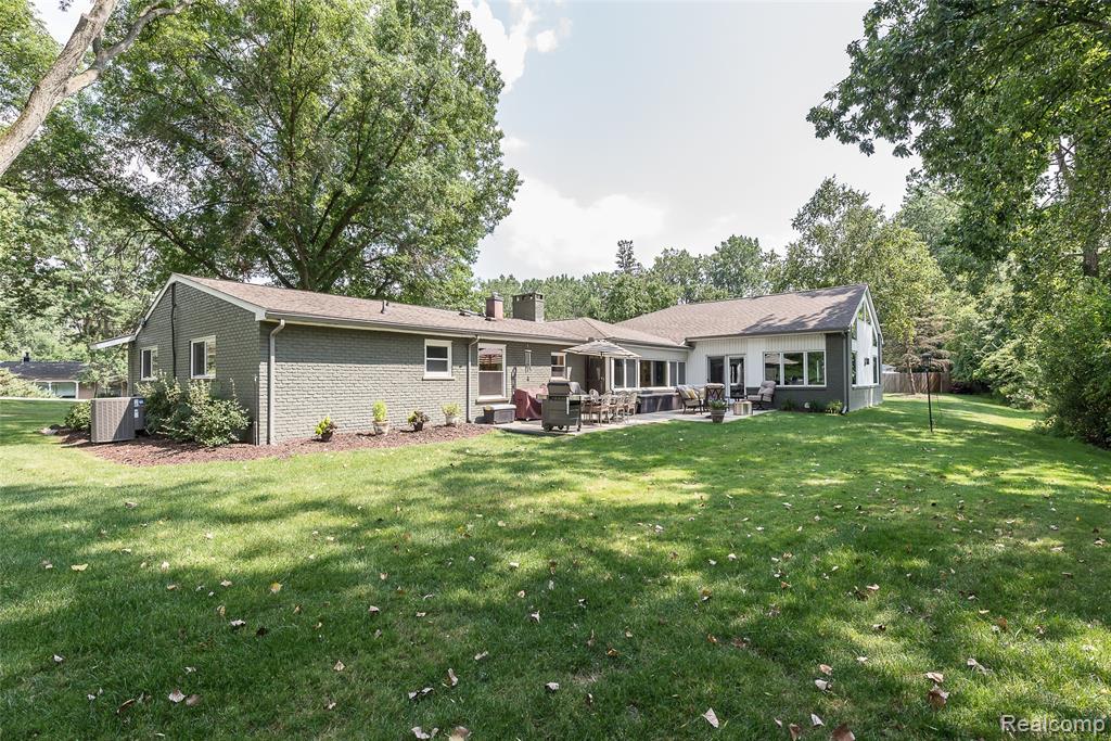 4990 Broomfield Lane, West Bloomfield, MI — Photo 56