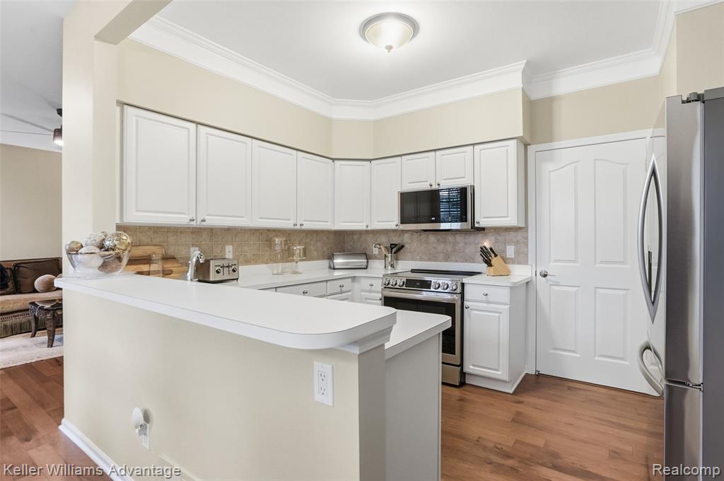 39469 Edgewater Drive, Northville, MI 48168 — Photo 14