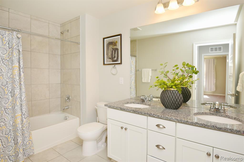 31010 TREMONT Lane, Franklin, MI 48025 — Photo 32