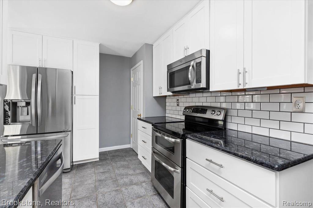 516 N EDGEWORTH Avenue, Royal Oak, MI 48067 — Photo 16