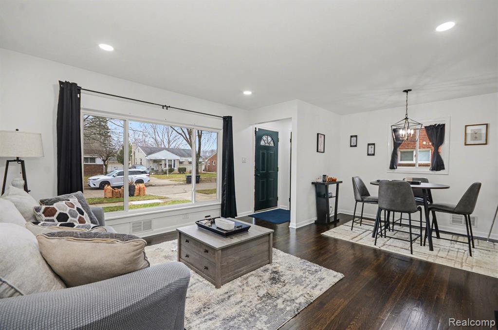 9871 Doris Street, Livonia, MI 48150 — Photo 3