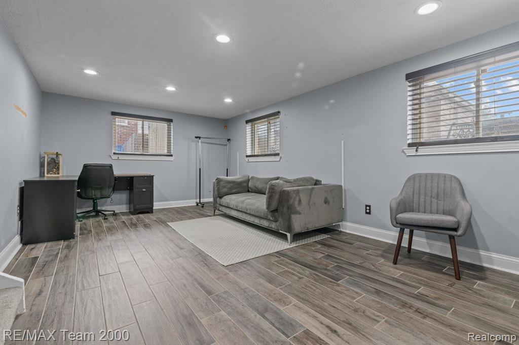 6751 N CHARLESWORTH Street, Dearborn Heights, MI 48127 — Photo 11
