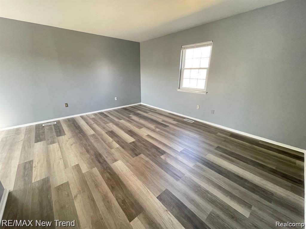 42101 ROSCOMMON Street, Northville, MI 48167 — Photo 15