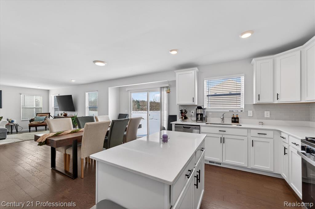 54407 Heron Circle, New Baltimore, MI 48047 — Photo 23