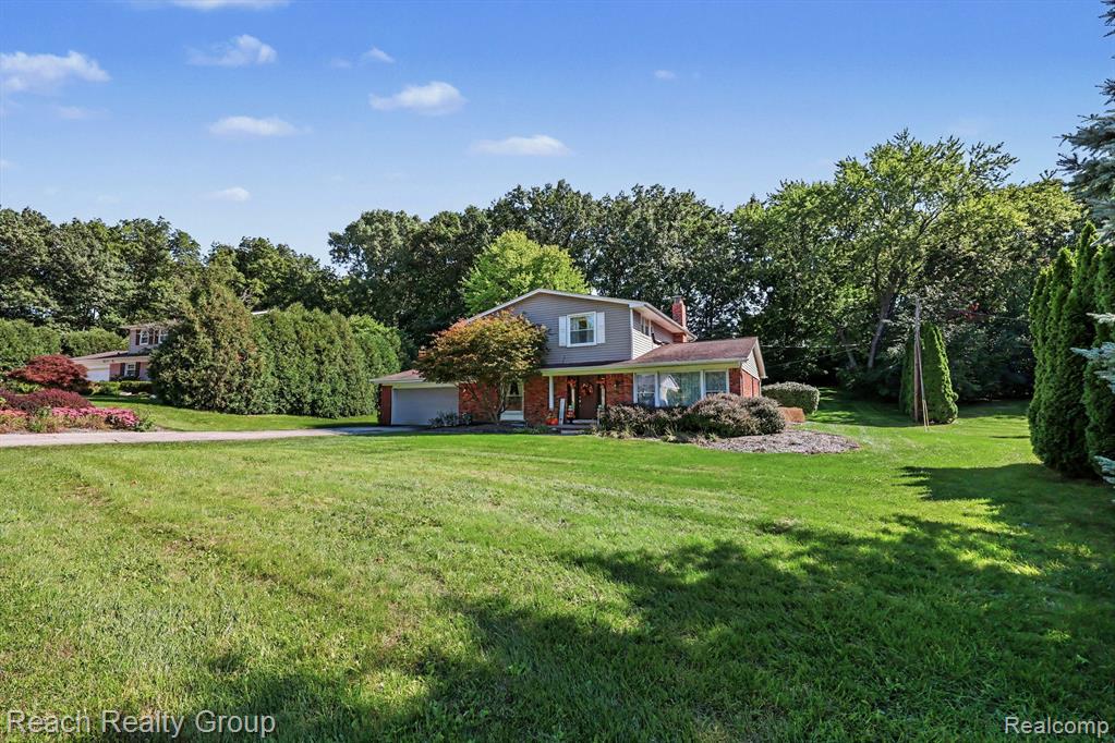 2553 Yorkshire Lane Lane, Bloomfield Hills, MI 48302