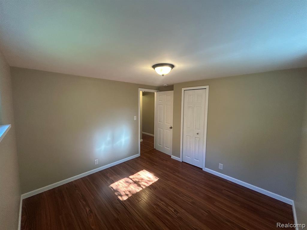 6182 Surrey Lane, Burton, MI 48519 — Photo 12