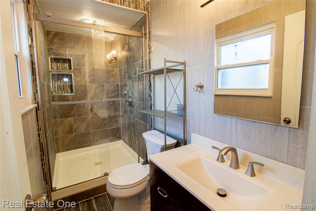 4300 Connie Drive, Sterling Heights, MI 48310 — Photo 19