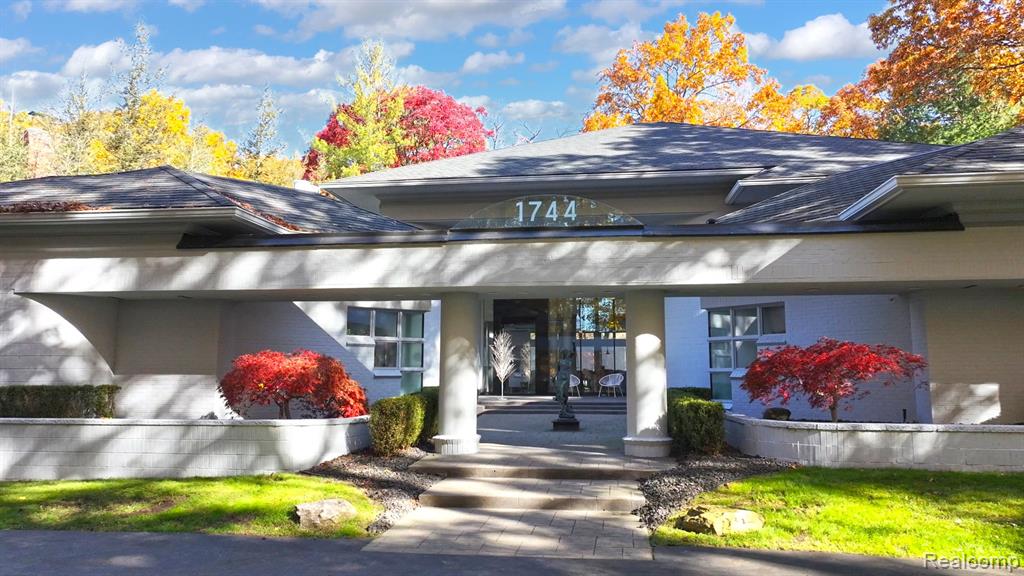 1744 Heron Ridge Drive, Bloomfield Hills, MI, 48302