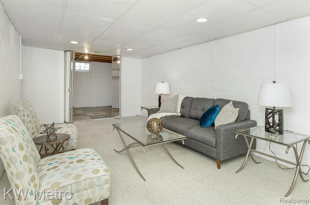 620 CATALPA Drive, Royal Oak, MI 48067 — Photo 25